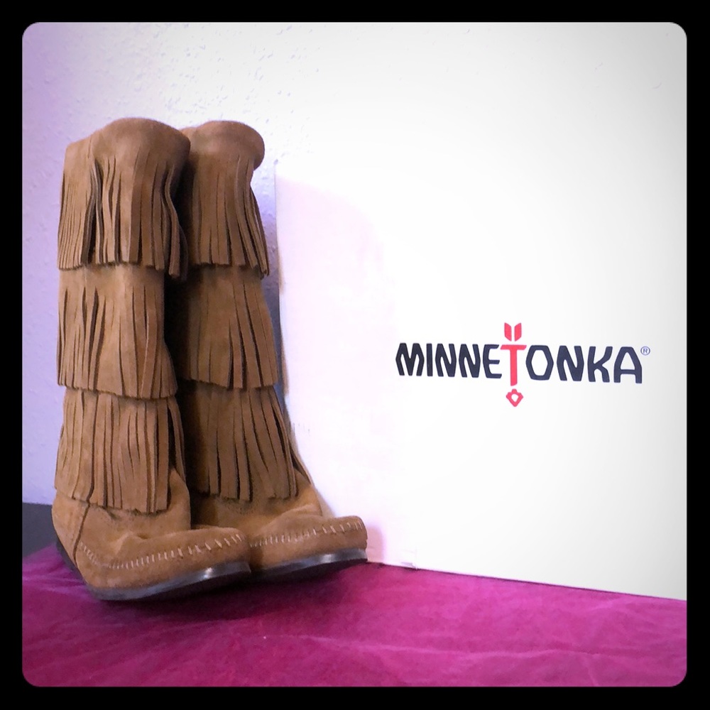 Minnetonka 3-Layer Fringe Boot in Dusty Brown